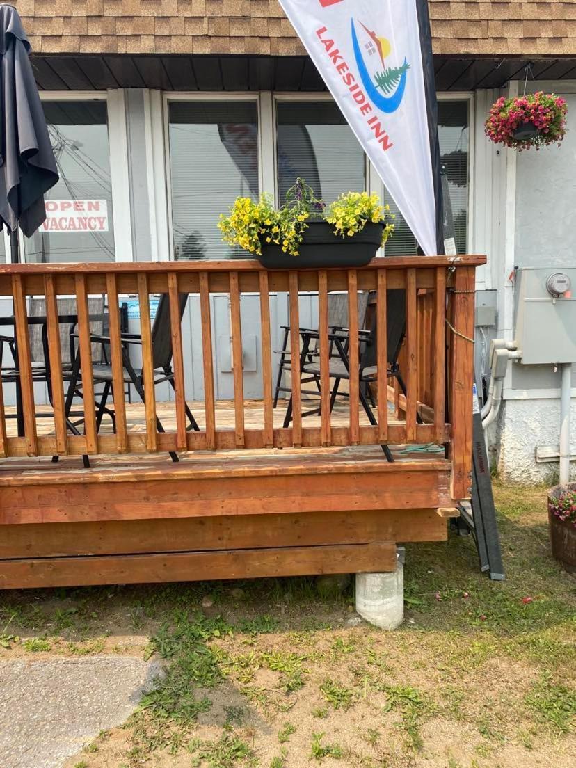 Lakeside Inn Cloyne Екстериор снимка