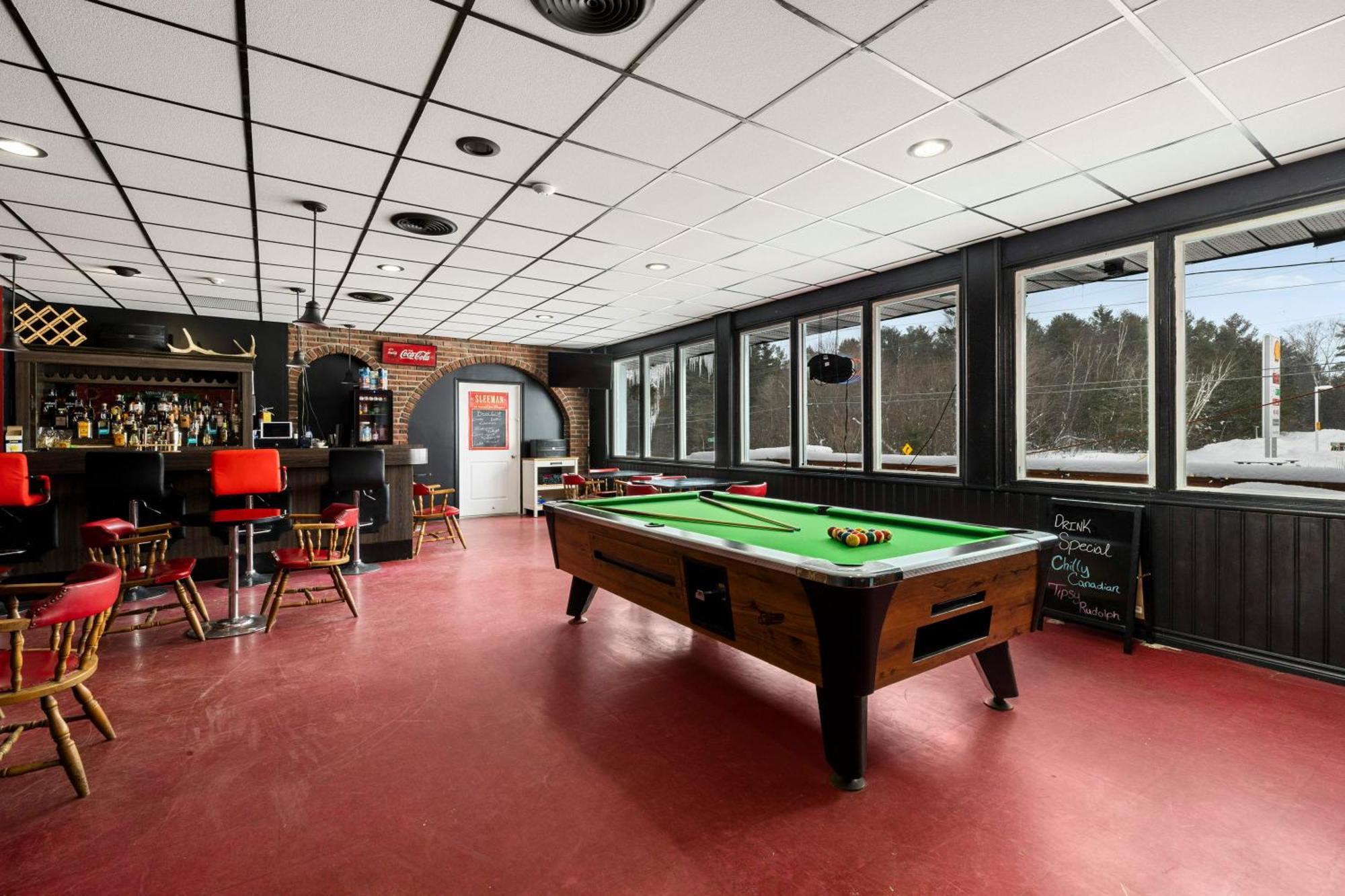 Lakeside Inn Cloyne Екстериор снимка