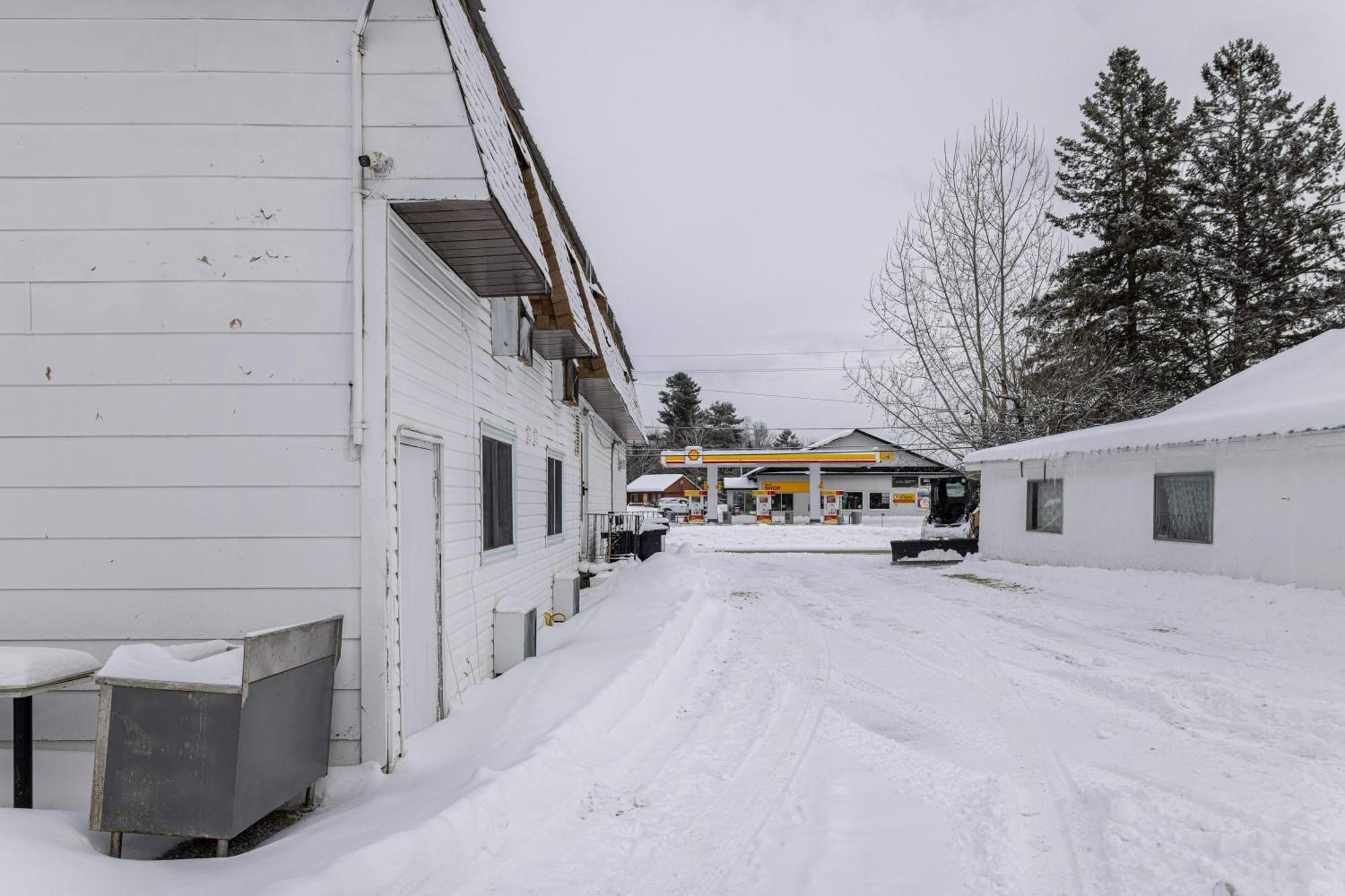 Lakeside Inn Cloyne Екстериор снимка