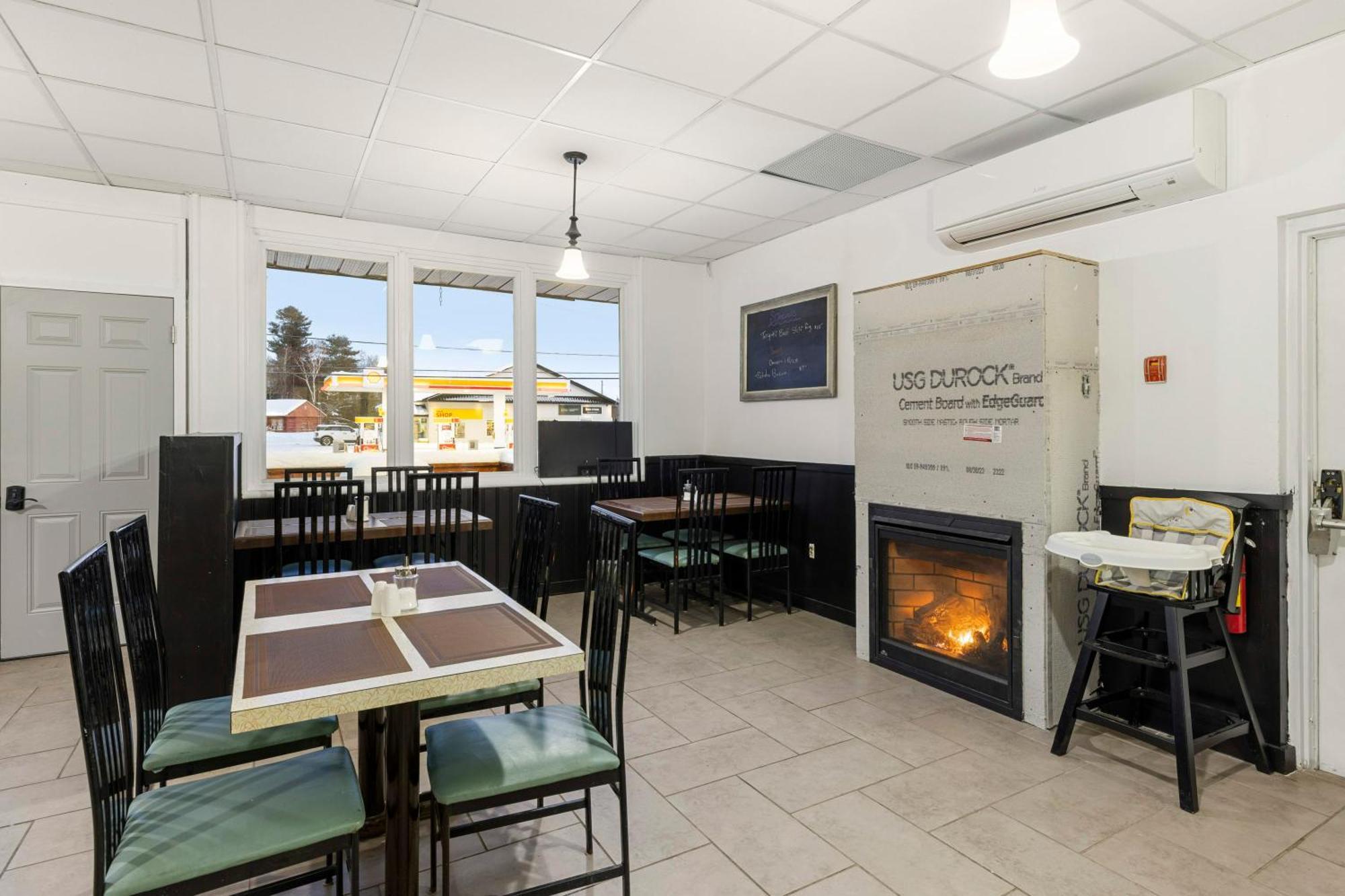 Lakeside Inn Cloyne Екстериор снимка